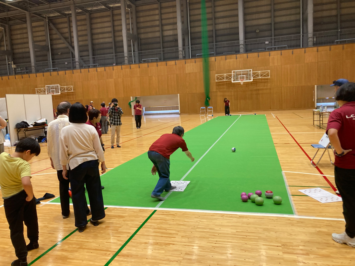 インクルーシブでアクセシブルなスポーツ 「ローンボウルズ」体験会に参加しました